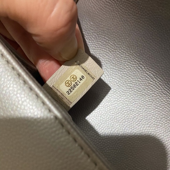 Chanel Medium Boy Bag in silver chevron - Picture 14 of 15